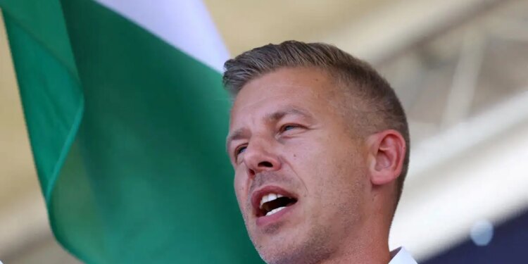 Ουγγαρία: Ροζ βίντεο με τον αντίπαλο του Όρμπαν στο κρεβάτι με πρώην του - «Ρωσικού τύπου εκβιασμός»