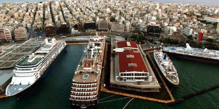 Ενίσχυση της Δημοτικής Αστυνομίας ζήτησε ο Εμπορικός Σύλλογος Πειραιά για πάταξη του παραεμπορίου