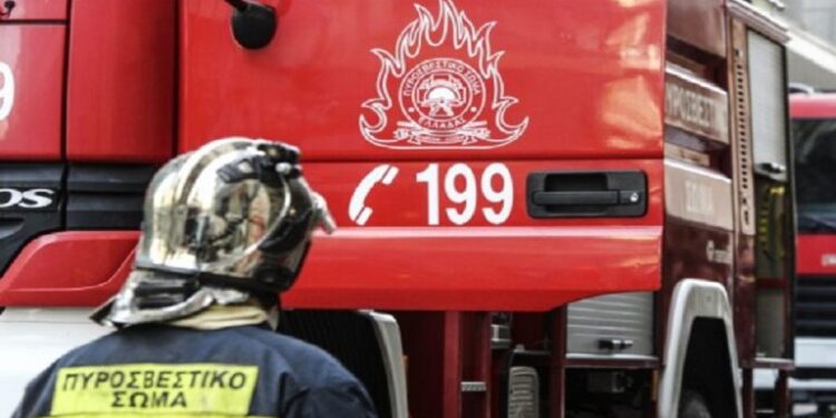 Φωτιά σε διαμέρισμα στο Μενίδι – Εκτεταμένες ζημιές και καμένο ΙΧ