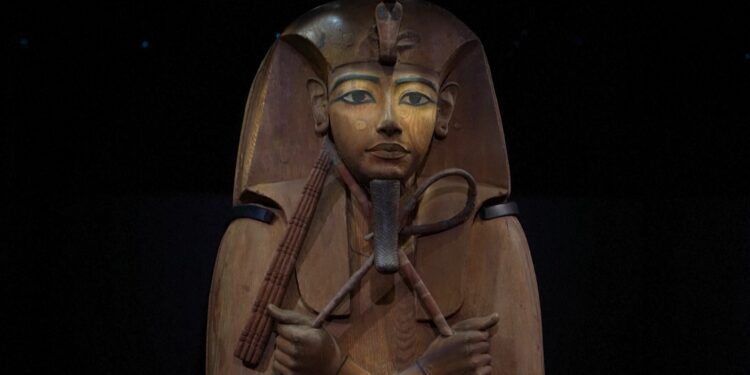 Η σαρκοφάγος του Ραμσή Β’ εκτίθεται για πρώτη φορά στο Λονδίνο