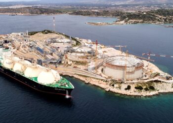 Financial Times: Νότια πύλη της Ευρώπης η Ελλάδα στην εισαγωγή υγροποιημένου φυσικού αερίου