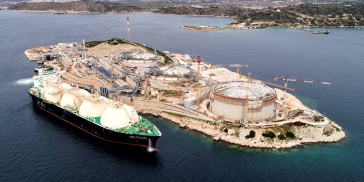 Financial Times: Νότια πύλη της Ευρώπης η Ελλάδα στην εισαγωγή υγροποιημένου φυσικού αερίου