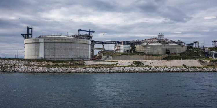 Ενεργειακός κόμβος η Ελλάδα για τις ΗΠΑ: Η ειδική αναφορά στη συνεργασία των δύο χωρών και τα εύσημα για τον Κάθετο Διάδρομο