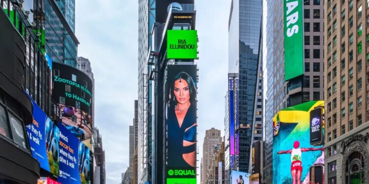 Η Ρία Ελληνίδου για πρώτη φορά στα billboards της Times Square στη Νέα Υόρκη