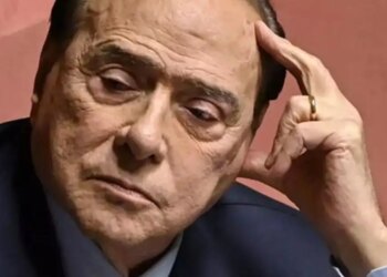 Όταν ο Επστάιν κάλεσε τον Μπερλουσκόνι στα πάρτι του: «Όχι ευχαριστώ, τα κορίτσια επιστρέφουν μόνα τους στο σπίτι μου, δεν υπάρχει λόγος απαγωγής»