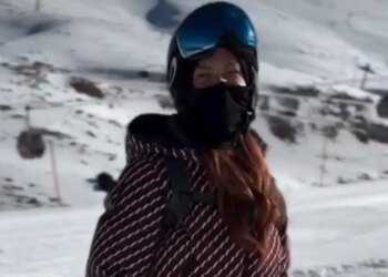 Η Σίσσυ Χρηστίδου χαλαρώνει με τους γιους της στην Αράχωβα