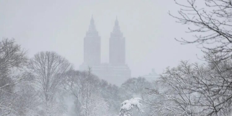 Οι ΗΠΑ παραμένουν σε κλοιό χιονιά - Αναμένεται νέο κύμα σφοδρής κακοκαιρίας