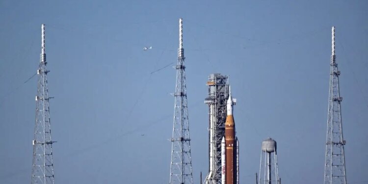 ΗΠΑ: Αναβάλλεται η εκτόξευση πυραύλου που θα μετέφερε αστροναύτες γύρω από τη Σελήνη, πρώτη φορά εδώ και 50 χρόνια