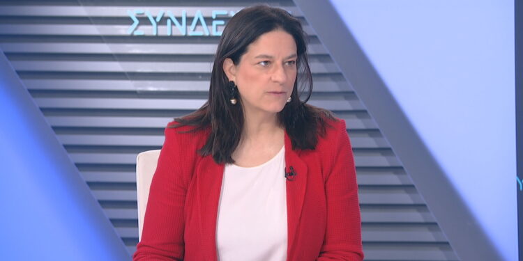 Κεραμέως στο ΕΡΤnews: Στα 950 ευρώ ο κατώτατος μισθός έως το 2027 – Νέα ρύθμιση για επιτάχυνση απονομής συντάξεως