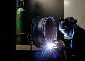 Κατώτατος μισθός: Αύξηση στις αποδοχές θα δουν οι εργαζόμενοι τον Απρίλιο