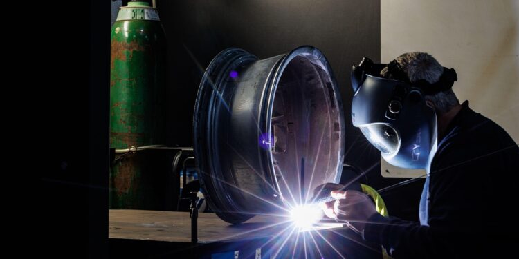 Κατώτατος μισθός: Αύξηση στις αποδοχές θα δουν οι εργαζόμενοι τον Απρίλιο