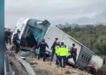 Τουρκία: Τροχαίο με 8 νεκρούς και 26 τραυματίες στην Αττάλεια - Οι πρώτες εικόνες από το σημείο