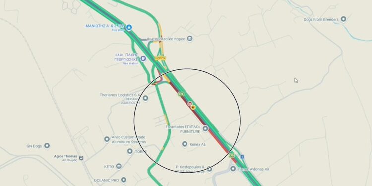 Κλειστές δύο λωρίδες στην Αθηνών – Λαμίας λόγω ανατροπής φορτηγού – Ουρές χιλιομέτρων για τους οδηγούς