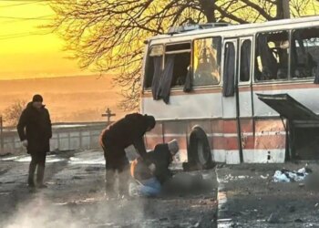 Πάνω από 12 εργάτες νεκροί μετά από ρωσική επίθεση με drone σε λεωφορείο στην Ουκρανία