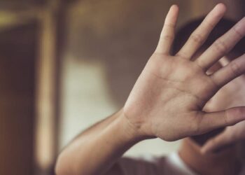 Τρεις συλλήψεις για βιασμό και πορνογραφία σε βάρος 17χρονου στη Νίκαια – Μεταξύ αυτών και μια 15χρονη