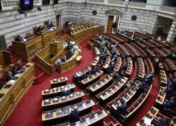 Πολιτικοί διαξιφισμοί στη Βουλή για την τραγωδία στη Χίο και τη συνταγματική αναθεώρηση - ertnews.gr