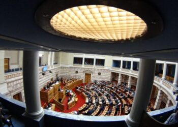 Κατατέθηκε στη Βουλή το νομοσχέδιο για την επιστολική ψήφο και την εκλογική περιφέρεια Απόδημου Ελληνισμού