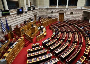 Συνταγματική αναθεώρηση: Οι συνταγματολόγοι Γ. Σωτηρέλης, Π. Φουντεδάκη και Κ. Μποτόπουλος στο ΕΡΤnews - Τι είπαν για τα επίμαχα άρθρα