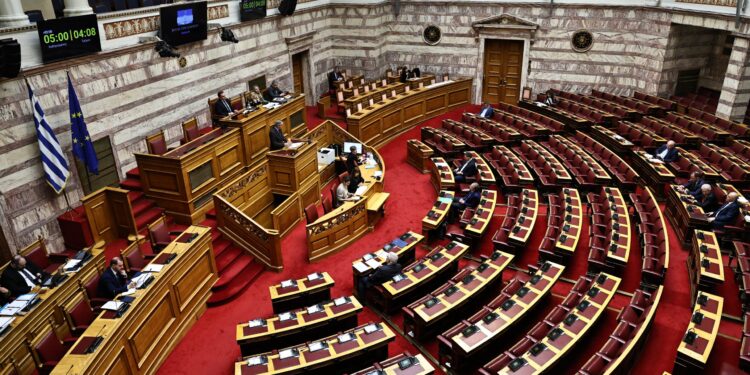 Συνταγματική αναθεώρηση: Οι συνταγματολόγοι Γ. Σωτηρέλης, Π. Φουντεδάκη και Κ. Μποτόπουλος στο ΕΡΤnews - Τι είπαν για τα επίμαχα άρθρα