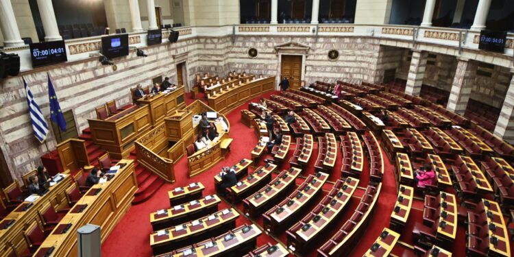 Πολιτικοί διαξιφισμοί για το Μεταναστευτικό - Τι προβλέπει το νομοσχέδιο - ertnews.gr