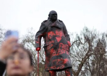 Βανδάλισαν άγαλμα του Γουίνστον Τσόρτσιλ στο Λονδίνο γράφοντας «Σιωνιστής εγκληματίας πολέμου»
