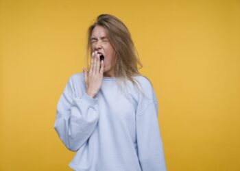 Το χασμουρητό δεν είναι πάντα τόσο αθώο - Πότε δείχνει κάτι πολύ σοβαρό και πώς να το ξεχωρίσεις