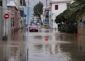 Προβλήματα από την κακοκαιρία σε μεγάλο μέρος της χώρας - Κατολισθήσεις και καταστροφές σε δρόμους σε Πρέβεζα, Τζουμέρκα, Κέρκυρα, Τρίπολη, Χίο - ertnews.gr