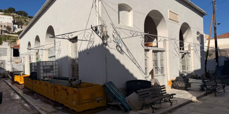 Μπραντ Πιτ: To newsit.gr στην Ύδρα