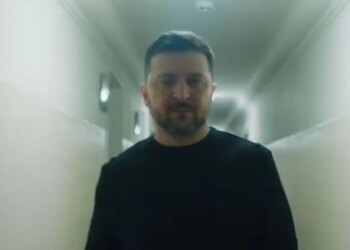 Ο Ζελένσκι μιλάει πρώτη φορά μέσα από το προεδρικό καταφύγιο και χλευάζει τον Πούτιν 4 χρόνια μετά την εισβολή στην Ουκρανία