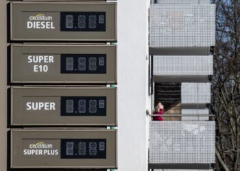 Bloomberg: Η Σαουδική Αραβία προσφέρει πετρέλαιο στη spot αγορά, καθώς ο πόλεμος διαταράσσει τις συμβατικές ροές