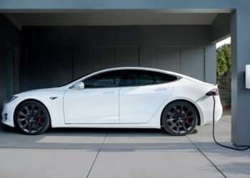 Όσοι έχουν Tesla είναι και οι πιο χαρούμενοι κάτοχοι ηλεκτρικών ; 