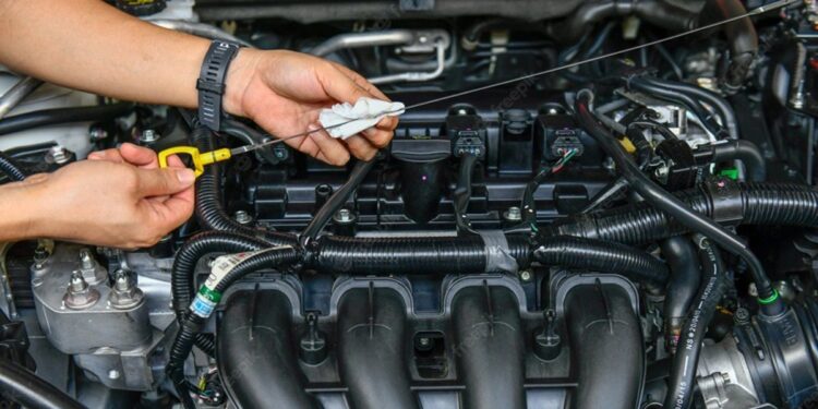 Γιατί το λάδι του κινητήρα γίνεται μαύρο και πότε πρέπει να ανησυχήσεις