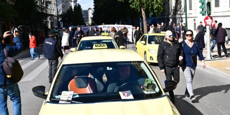 Απεργία διαρκείας των ταξί στην Αττική