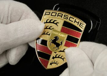 Όλα όσα γνωρίζουμε για το νέο mega SUV της Porsche