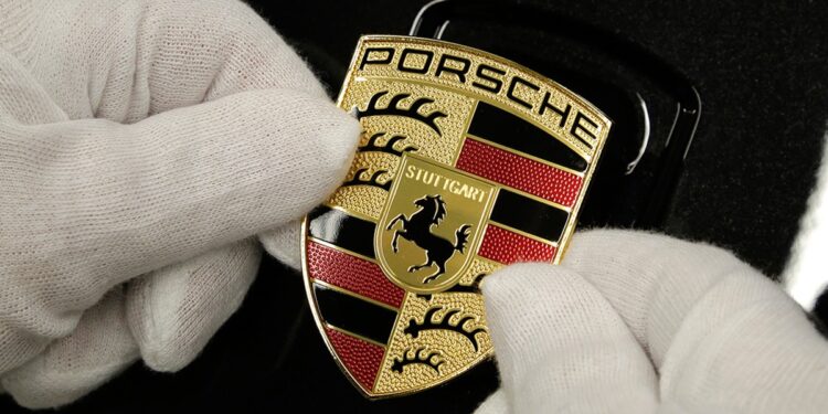 Όλα όσα γνωρίζουμε για το νέο mega SUV της Porsche