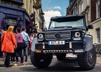 Γιατί το Λονδίνο σκέφτεται να επιβάλλει χαράτσι στα μεγάλα SUV;