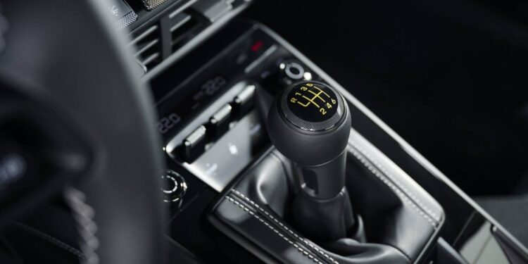 Η Porsche εξελίσσει ένα «υβριδικό» κιβώτιο