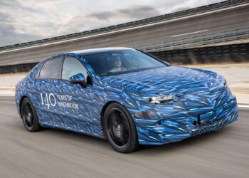 Όλα όσα γνωρίζουμε για τη νέα ηλεκτρική Mercedes C-Class