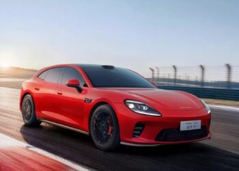 Οι Κινέζοι αντιγράφουν την Porsche Taycan Sport Turismo