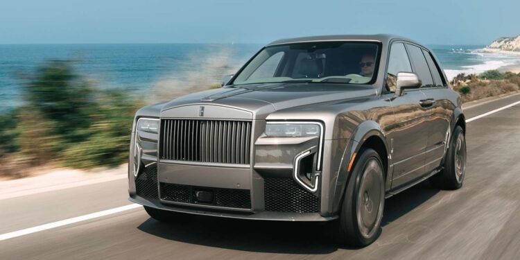 Τι τρέχει με το πίσω κάθισμα της Rolls-Royce Cullinan;