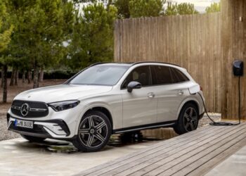 Mercedes-Benz: Γιορτάζει τα 140 χρόνια στην Ελλάδα με 4 επετειακές GLC