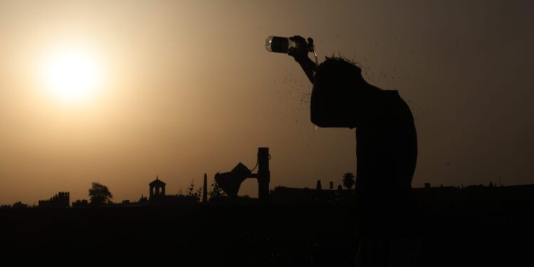 Η ακραία ζέστη επηρεάζει πλέον έναν στους τρεις ανθρώπους παγκοσμίως, σύμφωνα με μελέτη