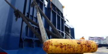 Δεμένα τα πλοία σε όλη τη χώρα: 24ωρη απεργία της ΠΝΟ με αίτημα τον απεγκλωβισμό των Ελλήνων ναυτικών από τη Μέση Ανατολή - ertnews.gr