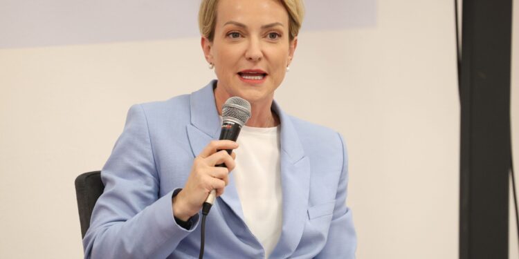 Σδούκου: Η κα. Αποστολάκη ξεπέρασε κάθε φαντασία, θύμισε εποχές «Γερμανοτσολιάδων» και ακραίας τοξικότητας