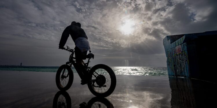 Καιρός: Αίθριος με τον υδράργυρο έως 20 βαθμούς Κελσίου - Τι προβλέπεται για το Σαββατοκύριακο - ertnews.gr