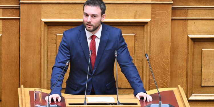 Ενοχή του ανεξάρτητου βουλευτή Κ. Φλώρου για βιαιοπραγία σε βάρος του Β. Γραμμένου, ζήτησε ο εισαγγελέας - ertnews.gr