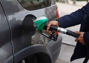 Εντατικοί έλεγχοι σε πρατήρια καυσίμων - Στα ύψη η αμόλυβδη, «πρωταθλητές» στις αυξήσεις τα νησιά