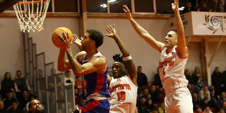 Οριακή νίκη στη Νέα Ερυθραία για την πρωτοπόρο Δόξα Λευκάδας - www.ertsports.gr