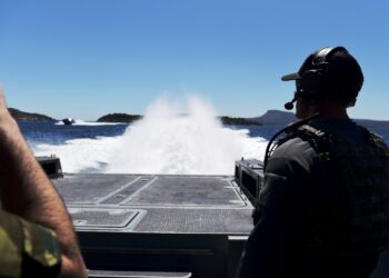 Νέο κατασκοπευτικό θρίλερ στη Σούδα: Πλήθος ενοχοποιητικών στοιχείων και κρυπτογραφημένο λογισμικό στο κινητό του άνδρα που φωτογράφιζε τη νατοϊκή βάση - ertnews.gr