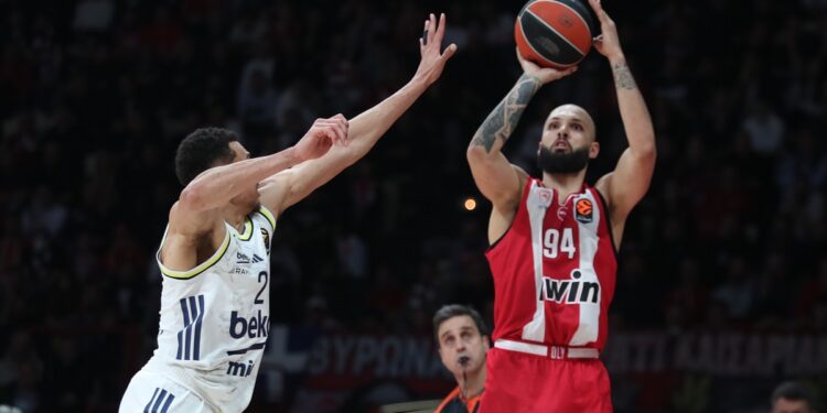 Ο Φουρνιέ πήρε... φωτιά και ο Ολυμπιακός "καθάρισε" τη Φενέρμπαχτσε - www.ertsports.gr